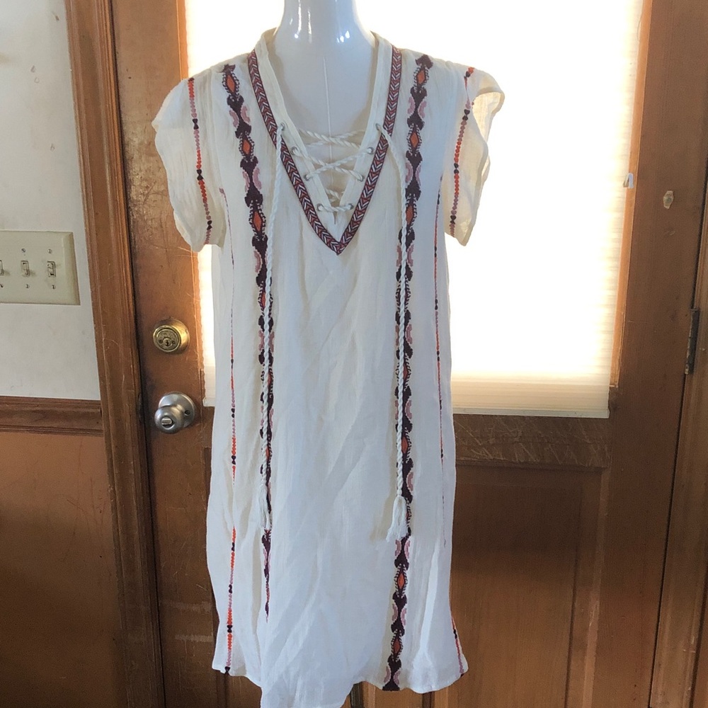 Jessica Simpson White Dress with Embroidery